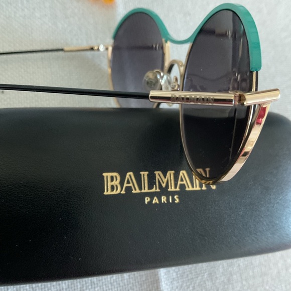 Balmain Women’s NWOT 52mm Round Turquoise & Gold Sunglasses $55 - Picture 3 of 10